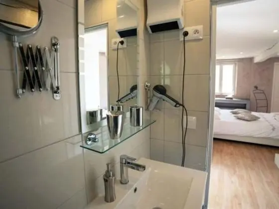 Tek Büyük Yataklı Oda, Özel Banyo (Balnéo )