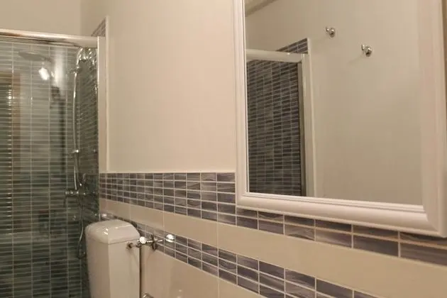 Tek Büyük Yataklı Oda, Ortak Banyo