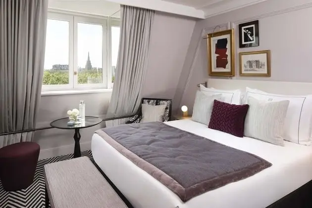 Boutique Room