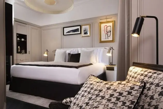 Deluxe Eiffel room