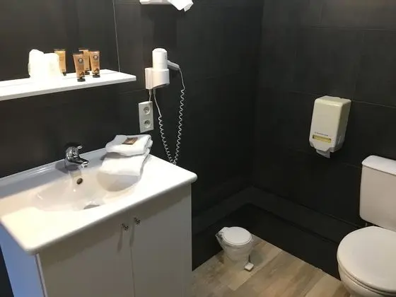 Üç Kişilik Oda