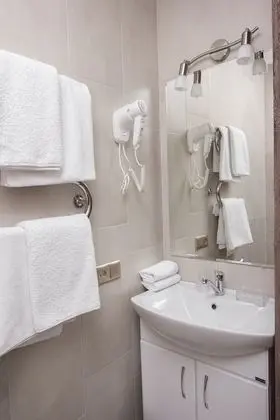 Standard Tek Büyük veya İki Ayrı Yataklı Oda, Nehir Manzaralı