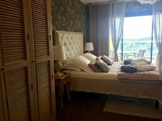 Premium Tek Büyük Yataklı Oda, Engellilere Uygun, Havuz Manzaralı