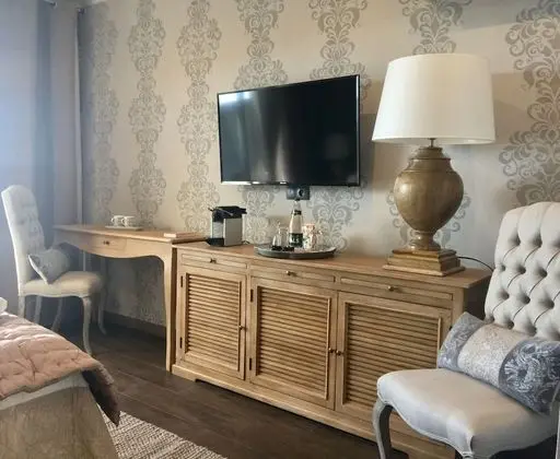 Premium Tek Büyük Yataklı Oda, Engellilere Uygun, Havuz Manzaralı