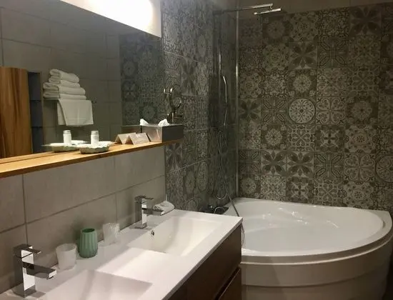 Premium Tek Büyük Yataklı Oda, Engellilere Uygun, Havuz Manzaralı