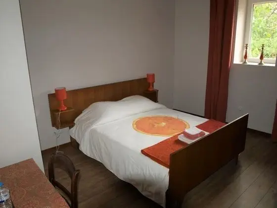 Tek Büyük Yataklı Oda (Orange)