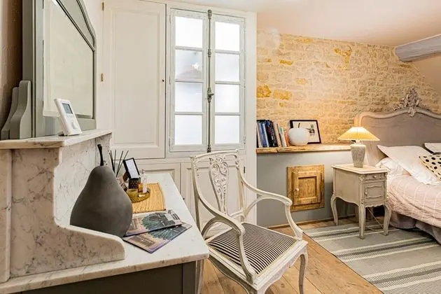 Luxury Tek Büyük Yataklı Oda, Banyolu/Duşlu, Bahçe Manzaralı (Chambre Granit)