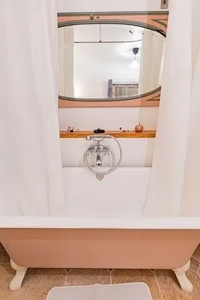 Luxury Tek Büyük Yataklı Oda, Banyolu/Duşlu, Bahçe Manzaralı (Chambre Granit)