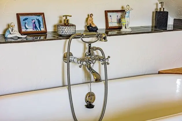 Luxury Tek Büyük Yataklı Oda, Banyolu/Duşlu, Kanal Manzaralı (Chambre Canal)