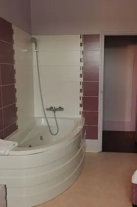 Deluxe Tek Büyük veya İki Ayrı Yataklı Oda, Sıcak Su Havuzu, Park Manzaralı