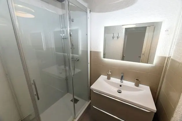 Kır Evi, Özel Banyo, Havuz Manzaralı (du Chêne)