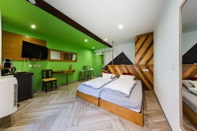 Deluxe Tek Büyük Yataklı Oda, Banyolu/Duşlu, Avlu Manzaralı