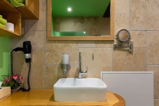 Deluxe Tek Büyük Yataklı Oda, Banyolu/Duşlu, Avlu Manzaralı