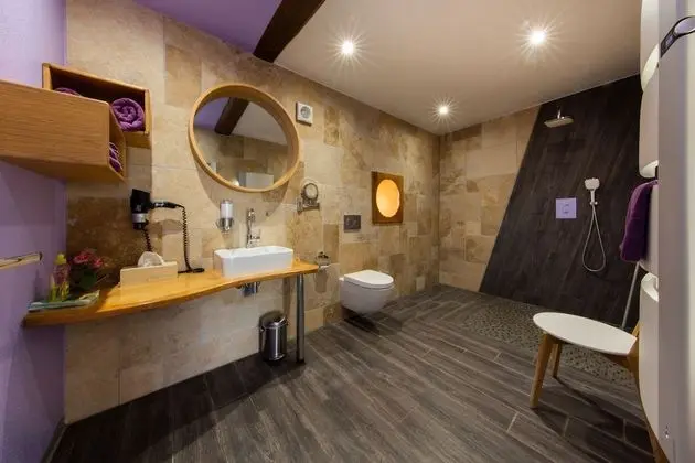 Deluxe Tek Büyük Yataklı Oda, Banyolu/Duşlu, Avlu Manzaralı