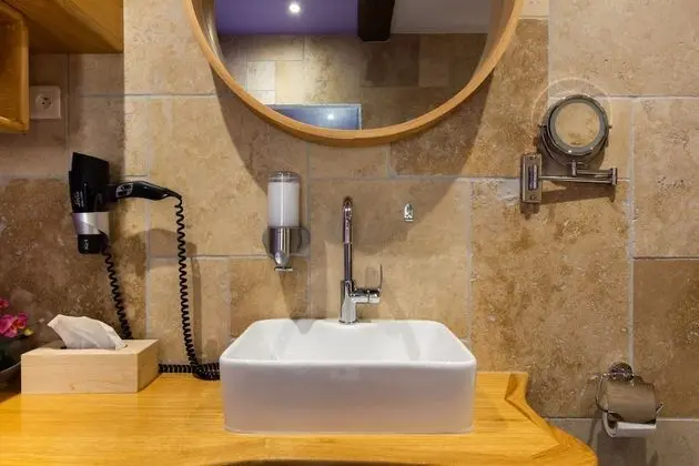 Deluxe Tek Büyük Yataklı Oda, Banyolu/Duşlu, Avlu Manzaralı
