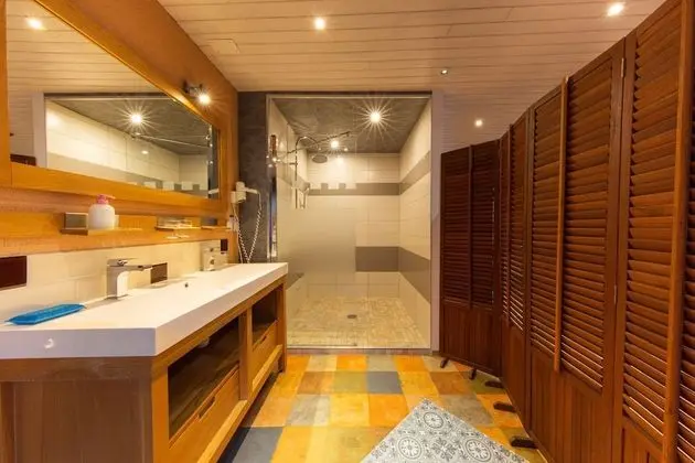 Luxury Ev, Özel Banyo (Le Domaine du Verger)