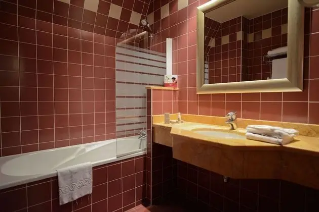 Junior Süit, 1 Büyük (Queen) Boy Yatak ve Çekyat