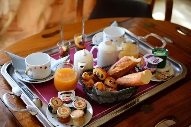 Junior Süit, 1 Büyük (Queen) Boy Yatak ve Çekyat