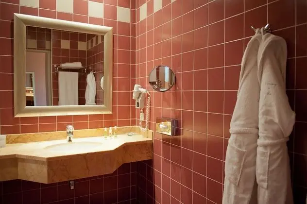 Superior Oda, 1 Büyük (Queen) Boy Yatak