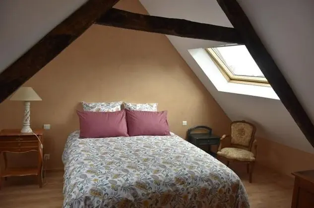 Tek Büyük veya İki Ayrı Yataklı Oda, Ortak Banyo (Champagne)