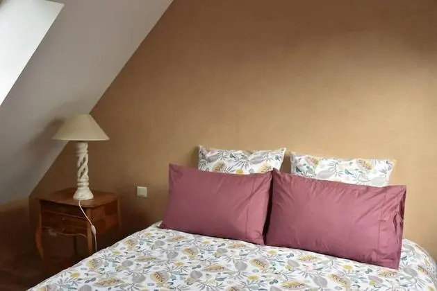 Tek Büyük veya İki Ayrı Yataklı Oda, Ortak Banyo (Champagne)