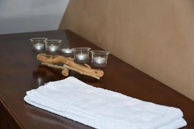 Tek Büyük veya İki Ayrı Yataklı Oda, Ortak Banyo (Champagne)