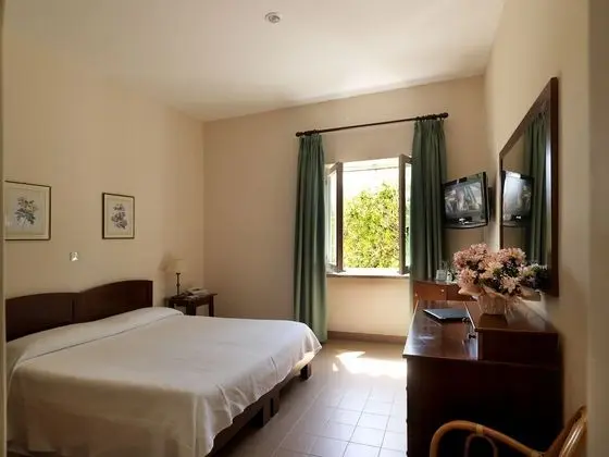 Büyük Yataklı Tek Kişilik Oda