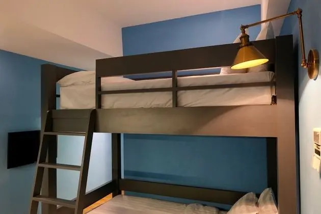 Attaché Room
