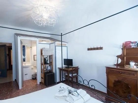 Superior Tek Büyük Yataklı Oda, Sıcak Su Küveti, Şehir Manzaralı (Celio)