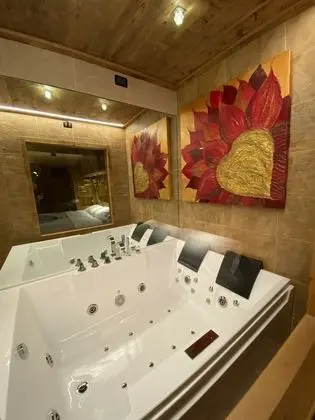 Romantic Stüdyo Süit, 1 Büyük (Queen) Boy Yatak, Jakuzi, Zemin Kat (Staterlizia)