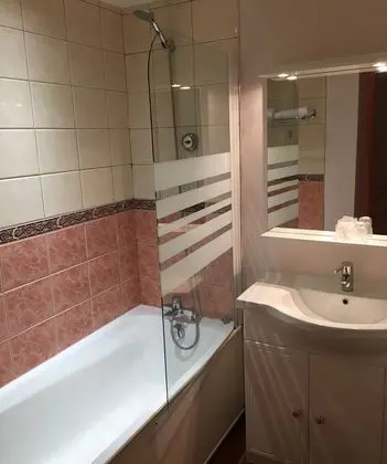 Üç Kişilik Oda