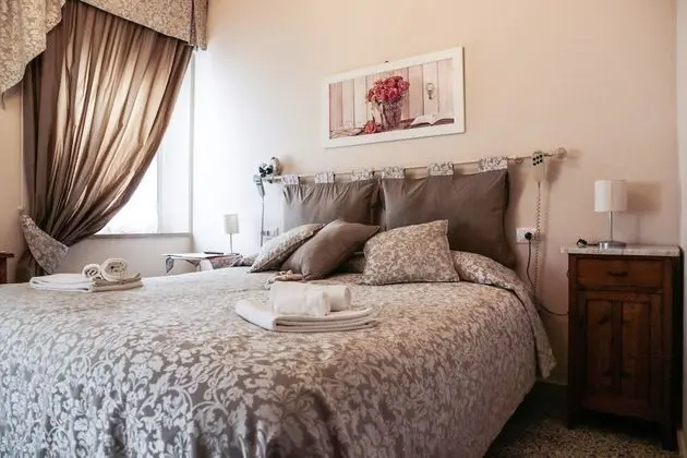 Standard Tek Büyük Yataklı Oda