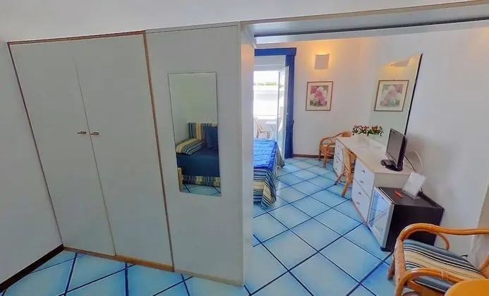 Üç Kişilik Oda