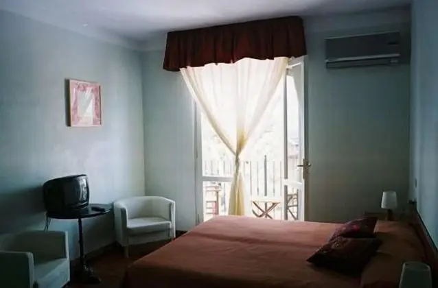 Tek Büyük Yataklı Oda, Sigara İçilmez, Buzdolabı