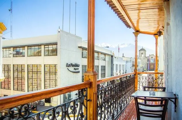 Superior Tek Büyük Yataklı Oda, Balkon, Şehir Manzaralı