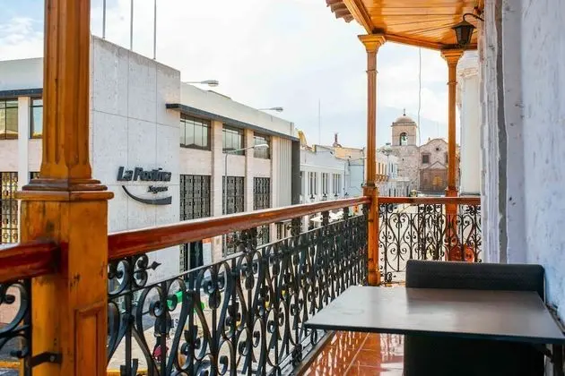 Superior Tek Büyük Yataklı Oda, Balkon, Şehir Manzaralı