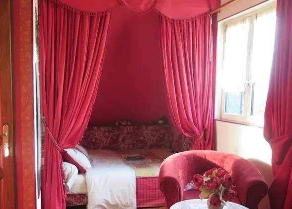 Üç Kişilik Oda, Birden Çok Yatak, Sigara İçilmez