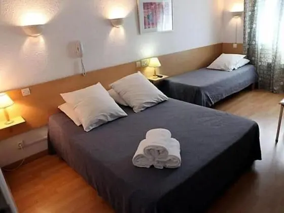 Üç Kişilik Oda