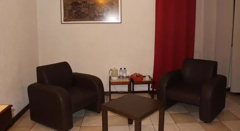 Deluxe Tek Büyük Yataklı Oda, Havuz Manzaralı