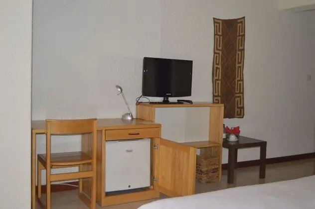 Deluxe Tek Büyük Yataklı Oda, Havuz Manzaralı