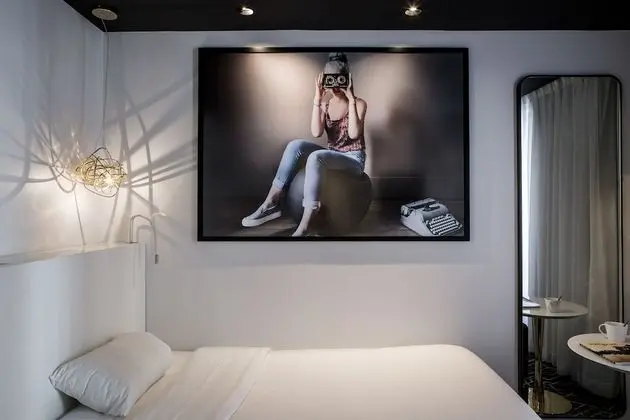 Büyük Yataklı Tek Kişilik Oda