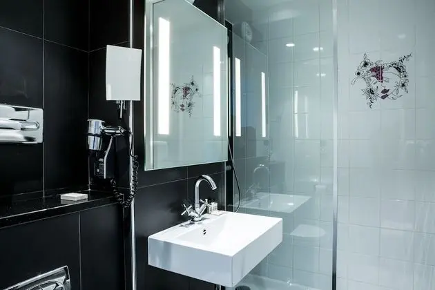 Büyük Yataklı Tek Kişilik Oda