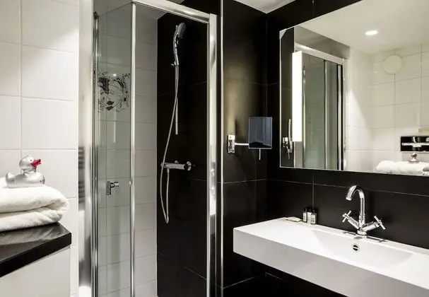 Büyük Yataklı Tek Kişilik Oda