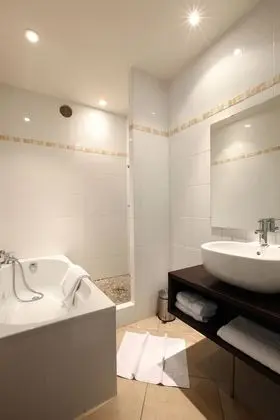 Superior Tek Büyük Yataklı Oda, Kanal Manzaralı