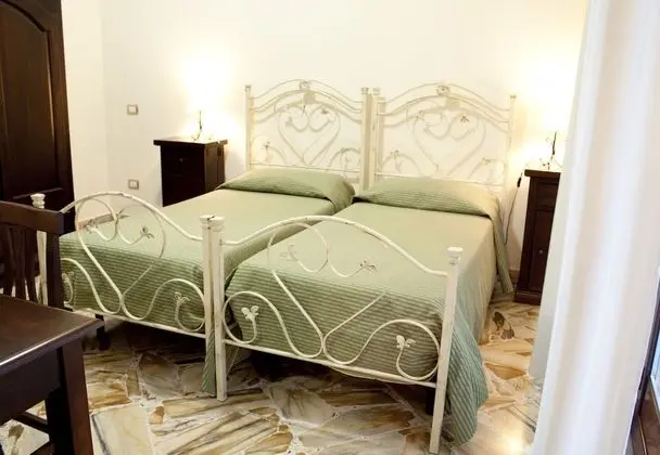 Büyük Yataklı Tek Kişilik Oda