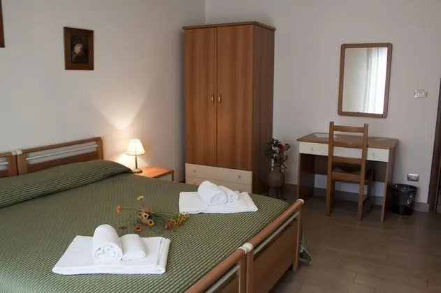 Büyük Yataklı Tek Kişilik Oda