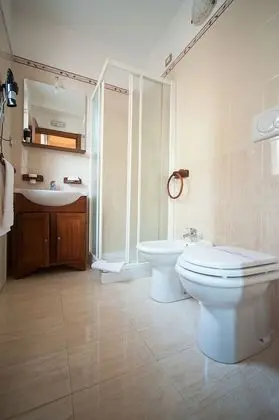 Büyük Yataklı Tek Kişilik Oda