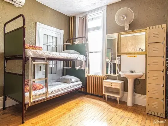 Ortak Ranzalı Oda, Sadece kadınlar için, Ortak Banyo