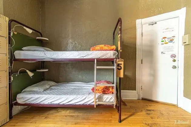 Ortak Ranzalı Oda, Sadece kadınlar için, Ortak Banyo