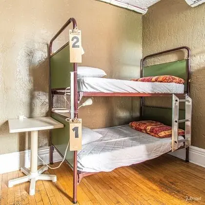 Ortak Ranzalı Oda, Sadece kadınlar için, Ortak Banyo